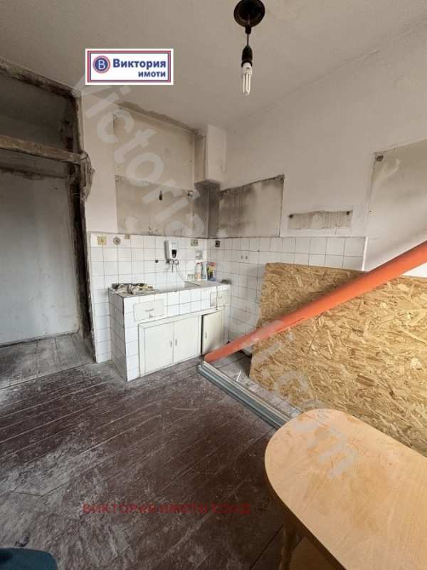 Продава етаж от къща, гр. велико търново, център