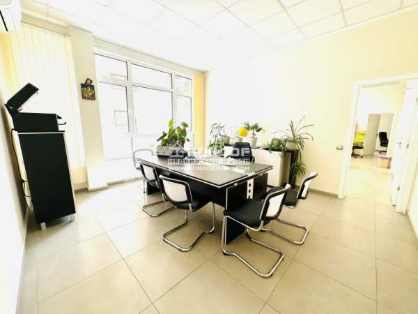 Продава  офис град Пловдив, Кючук Париж
      132 кв.м