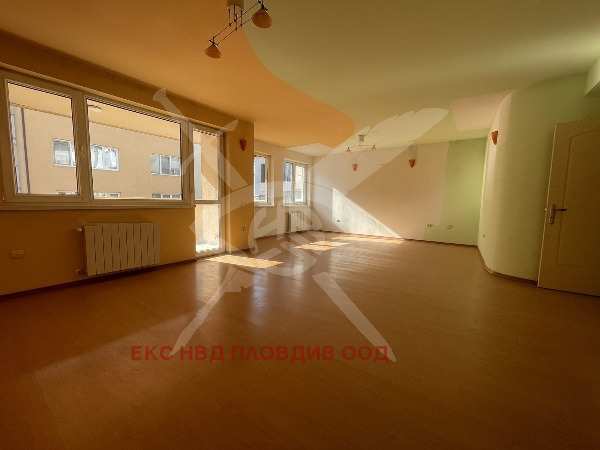 Продава къща, гр. пловдив, център