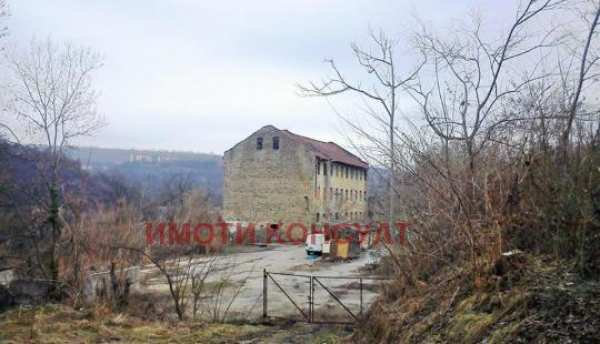 Продава  парцел град Велико Търново, Център
      1400 кв.м