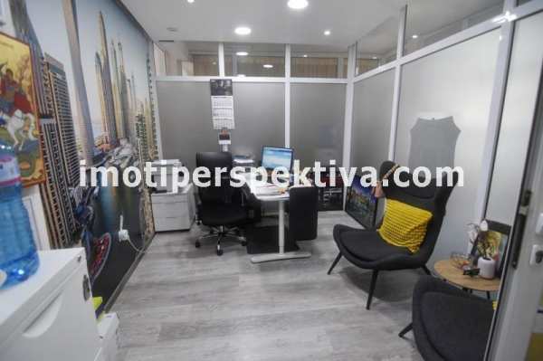 Продава  офис град Пловдив, Кючук Париж
      17 кв.м