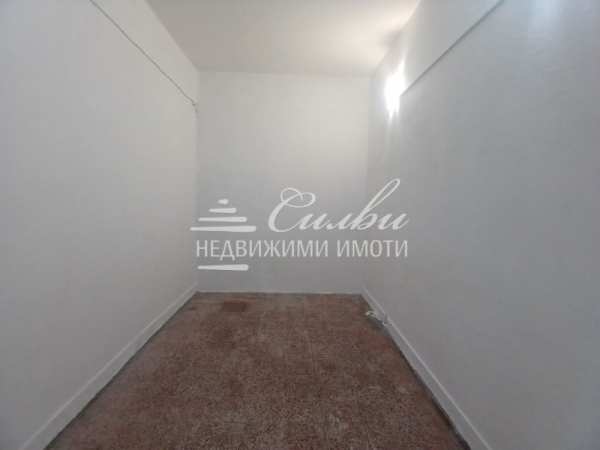 Продава склад, гр. шумен, тракия