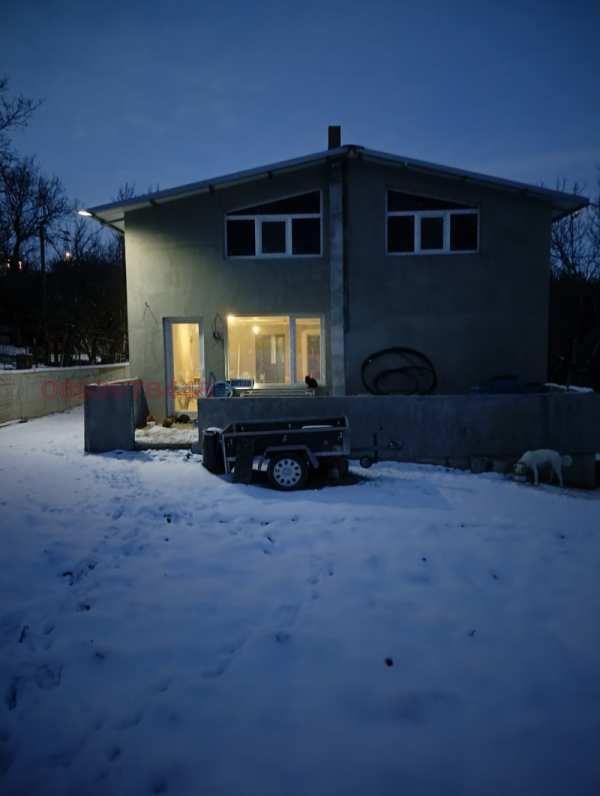 Продава  къща град Шумен, 2-ри корпус
      198 кв.м