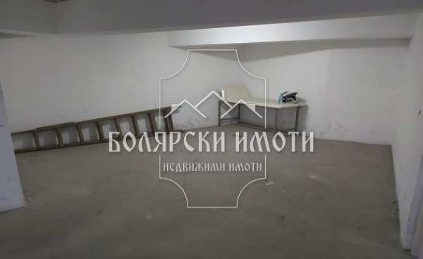 Продава  гараж, паркомясто град Велико Търново, Център
      18 кв.м