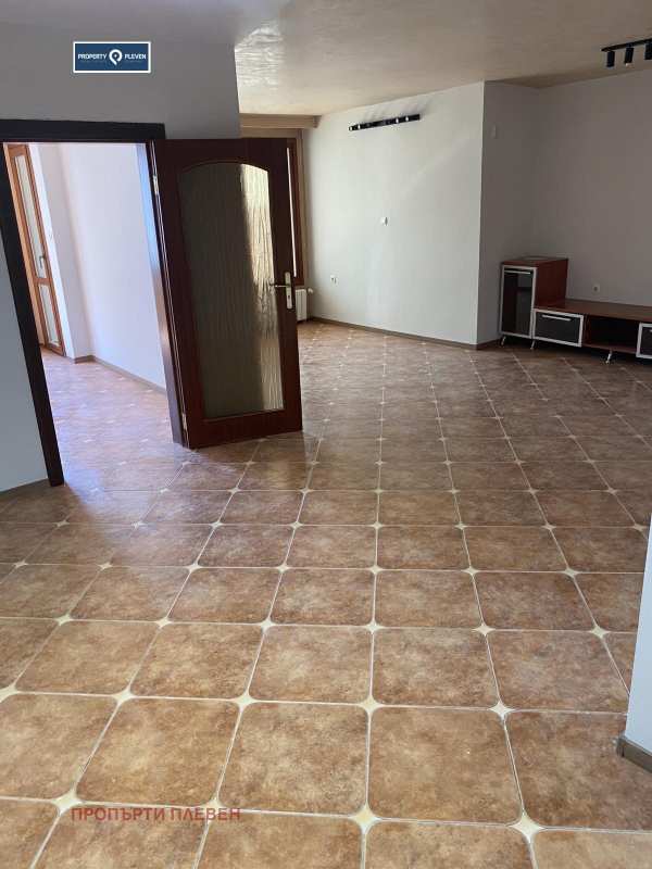 Продава 2-стаен, гр. плевен, широк център