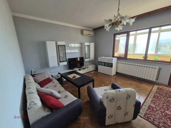 Продава етаж от къща, гр. пловдив, изгрев