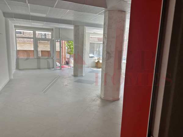 Продава  магазин град Велико Търново, Център
      111 кв.м