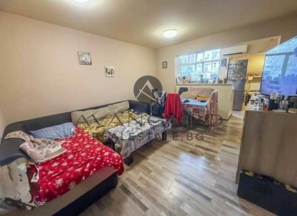 Продава етаж от къща, гр. пловдив, център