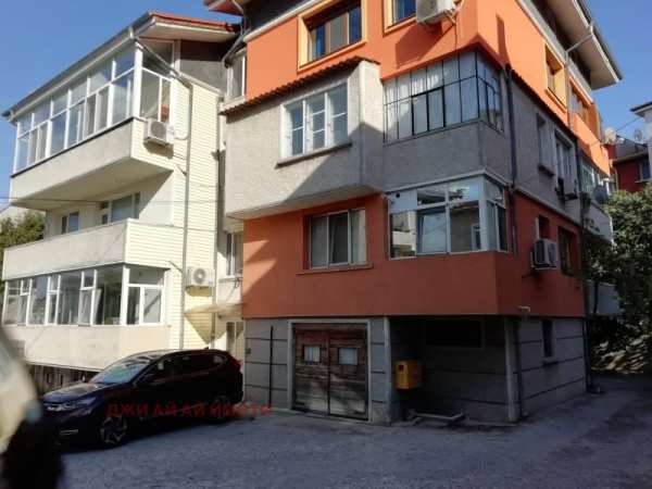 Продава  гараж, паркомясто град Шумен, Военно училище
      16 кв.м