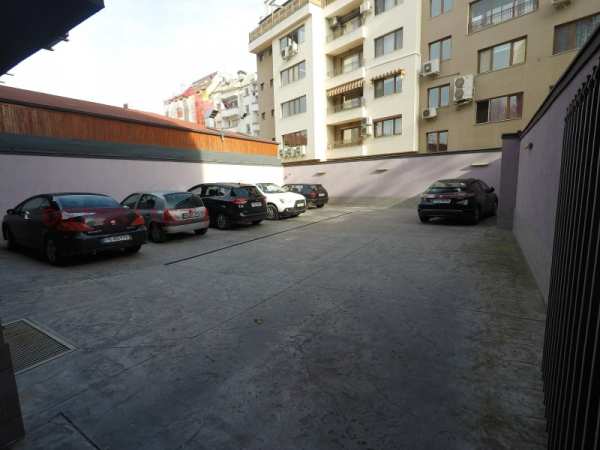 Дава под наем гараж, паркомясто, гр. пловдив, център