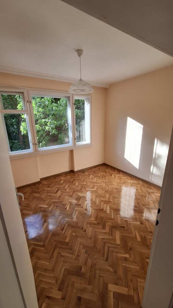 Дава под наем офис, гр. пловдив, център