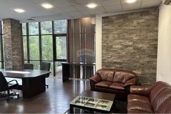 Дава под наем офис, гр. пловдив, център