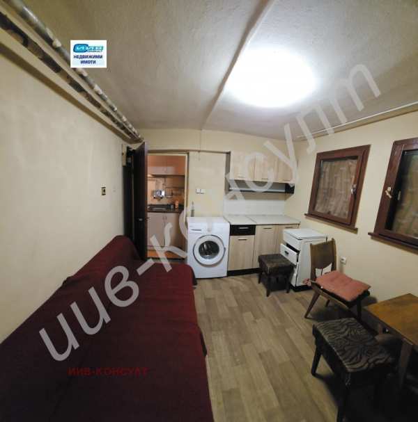 Дава под наем  1-стаен град Велико Търново, Бузлуджа
      39 кв.м