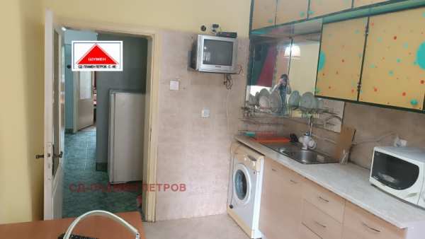 Дава под наем 4-стаен, гр. шумен, център