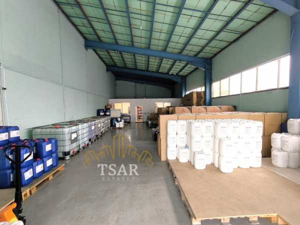 Дава под наем  склад град Велико Търново, Бузлуджа
      225 кв.м