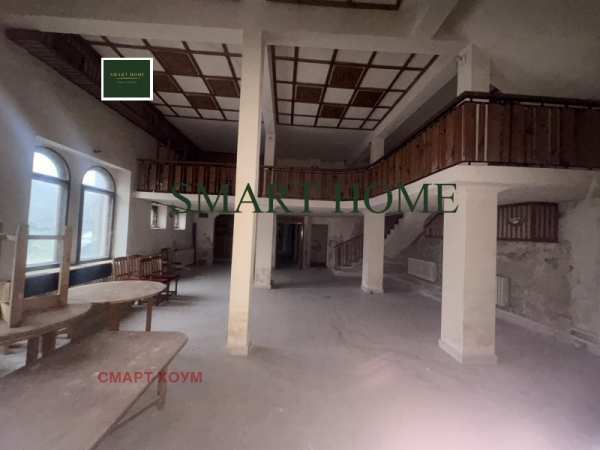 Дава под наем  склад град Велико Търново, Асенов
      240 кв.м