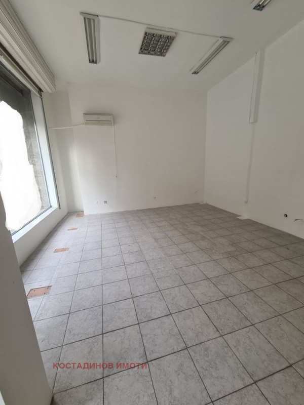 Дава под наем магазин, гр. пловдив, център