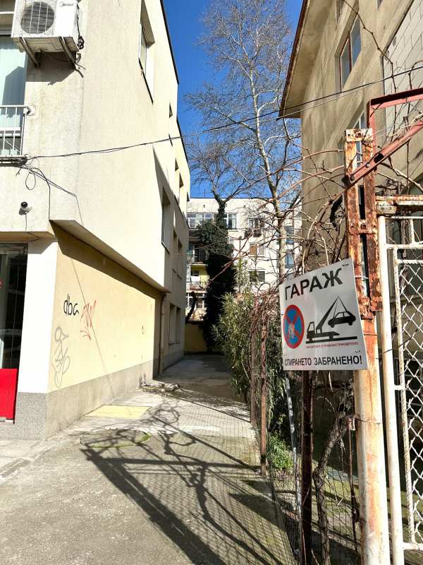 Дава под наем гараж, паркомясто, гр. пловдив, център
