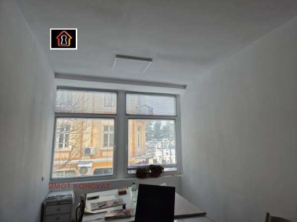 Дава под наем офис, гр. враца, център