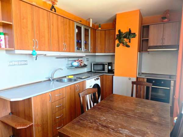 Дава под наем 3-стаен, гр. велико търново, колю фичето