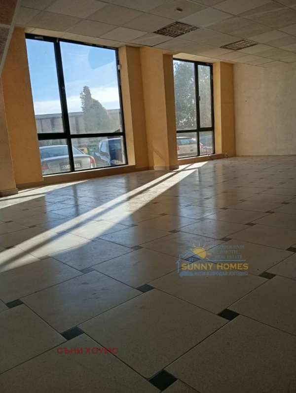 Дава под наем  магазин град Велико Търново, Колю Фичето
      380 кв.м