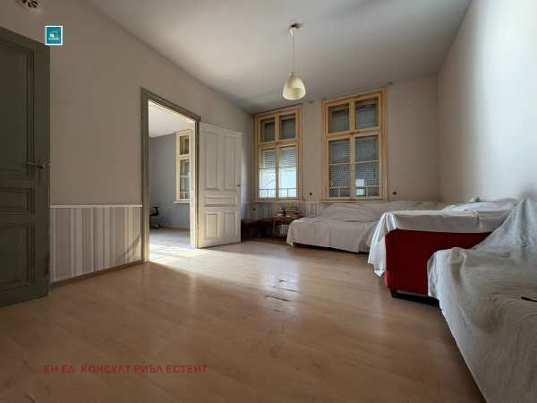 Дава под наем къща, гр. пловдив, център