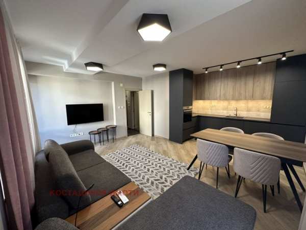 Дава под наем 2-стаен, гр. пловдив, център