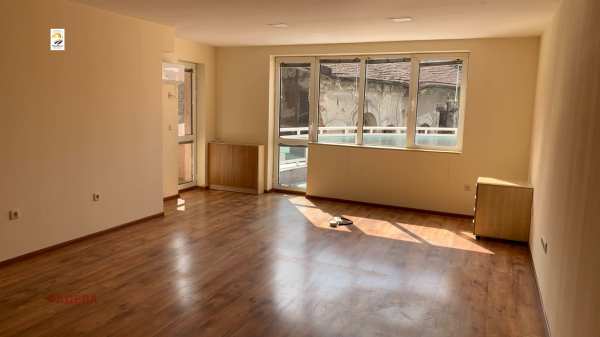 Дава под наем офис, гр. русе, център