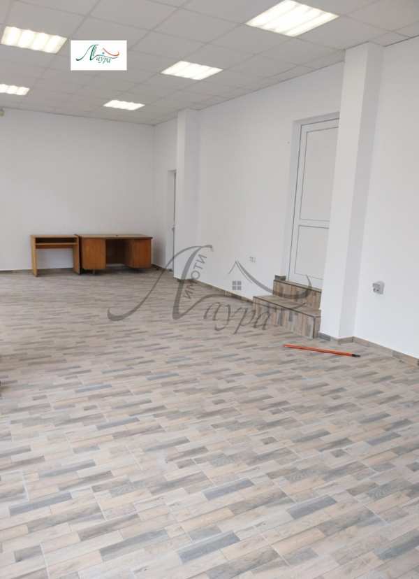 Дава под наем  магазин град Шумен, Център
      65 кв.м