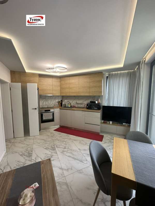 Дава под наем 2-стаен, гр. пловдив, център