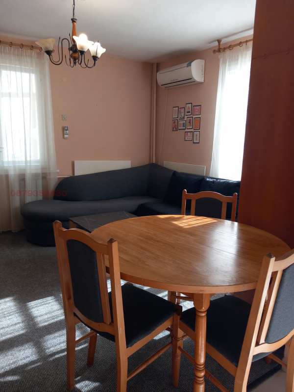 Дава под наем 2-стаен, гр. плевен, широк център