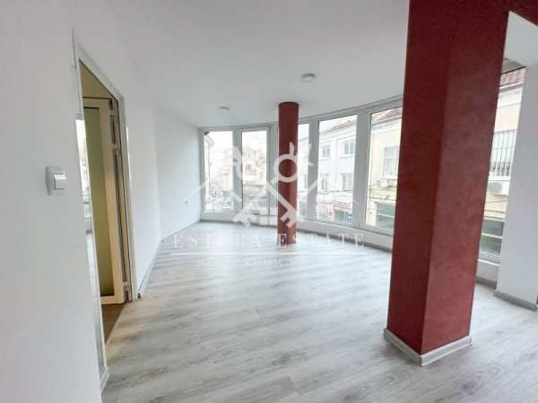 Дава под наем офис, гр. шумен, център